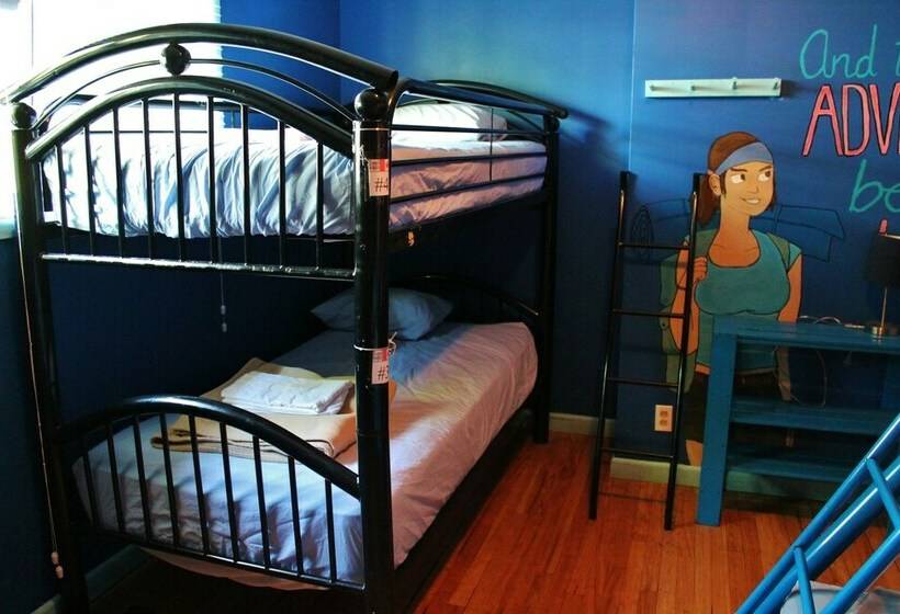 Кровать в Общей Комнате, Kelowna International Hostel