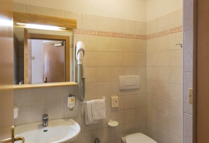 اتاق راحتی, La Serenella