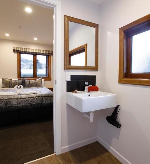 דירת שני חדרים, Pinewood Queenstown