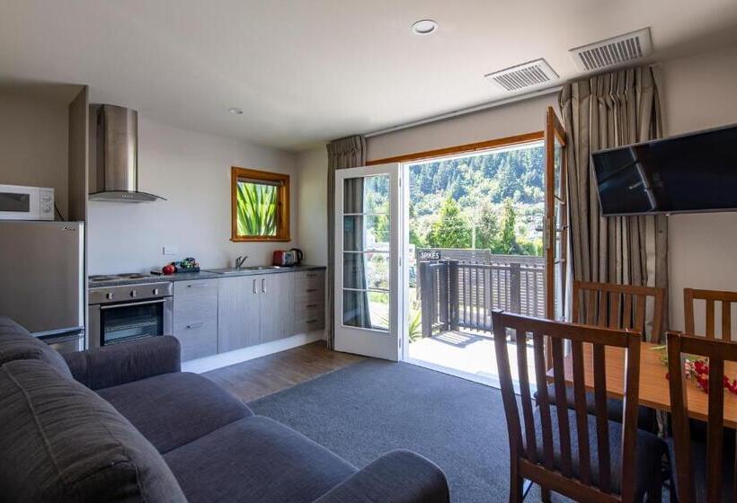 דירת שני חדרים, Pinewood Queenstown