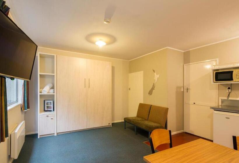 标准工作室, Pinewood Queenstown