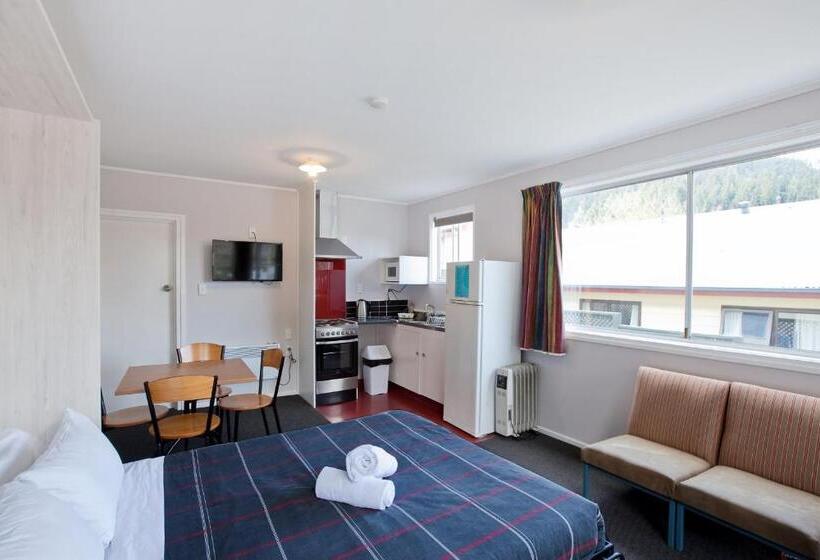 标准工作室, Pinewood Queenstown