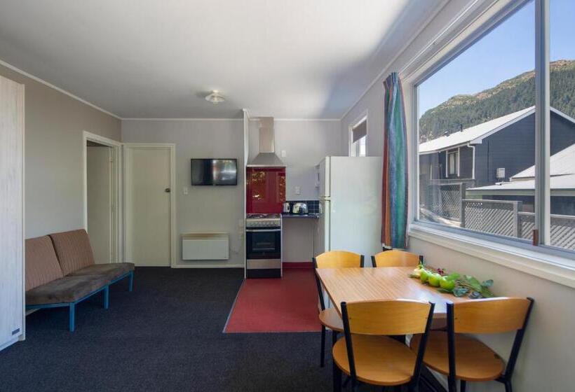 标准工作室, Pinewood Queenstown