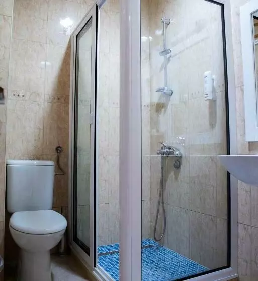 اتاق استاندارد با بالکن و چشم‌انداز دریا, R