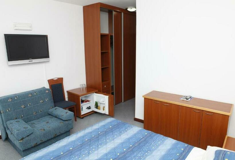 اتاق استاندارد با بالکن و چشمانداز دریا, R