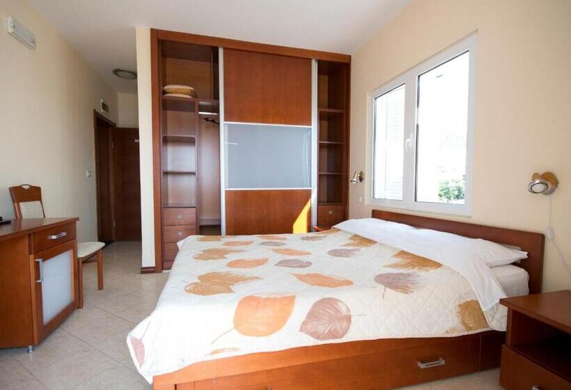 اتاق استاندارد با بالکن و چشمانداز دریا, R