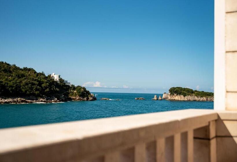 آپارتمان 2 خوابه با چشمانداز دریا, R