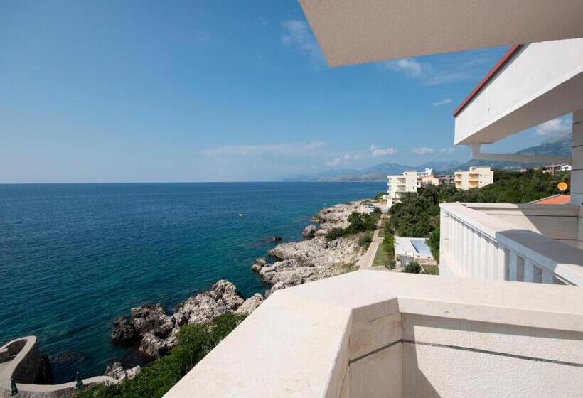 سوییت دوبلکس, R