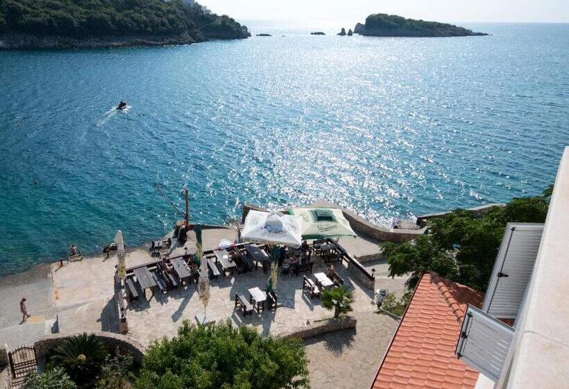 سوییت دوبلکس, R