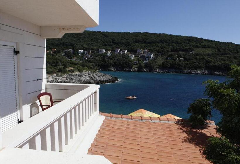 سوییت دوبلکس, R