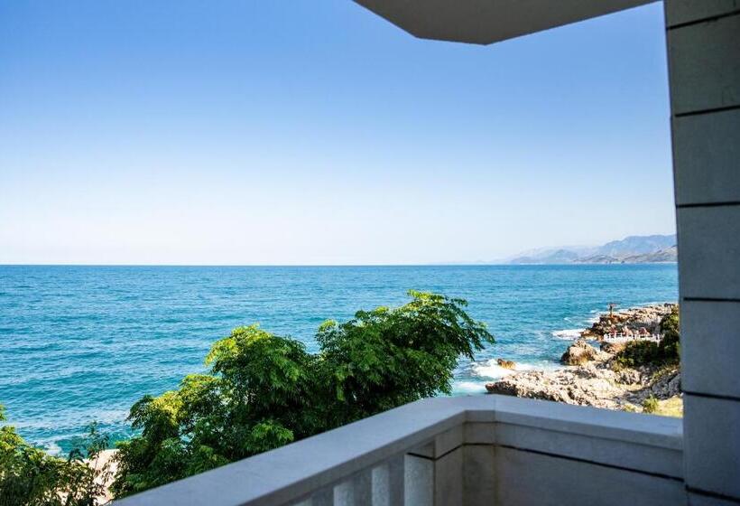 سوییت دوبلکس, R