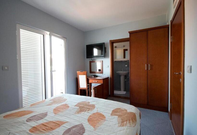 اتاق استاندارد با بالکن, R