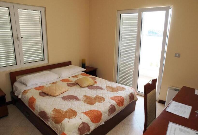 اتاق استاندارد با چشمانداز دریا, R