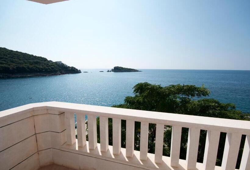 اتاق استاندارد با چشمانداز دریا, R