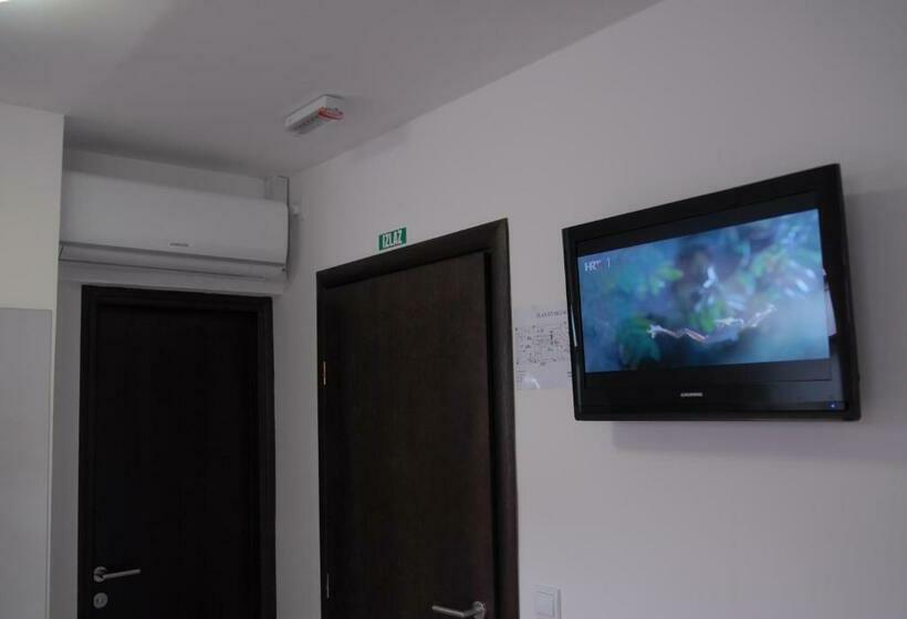 Номер Стандарт Трехместный, Rooms Levicki