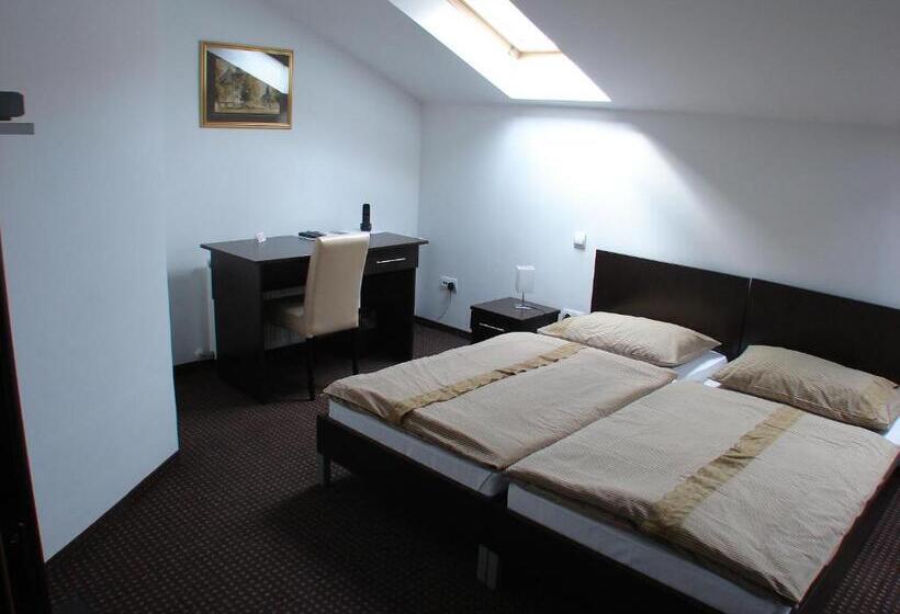 Номер Стандарт Трехместный, Rooms Levicki