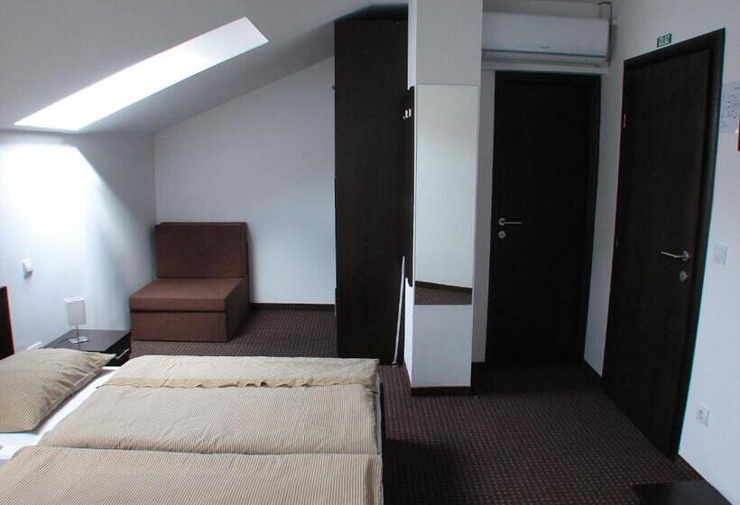 Номер Стандарт Трехместный, Rooms Levicki