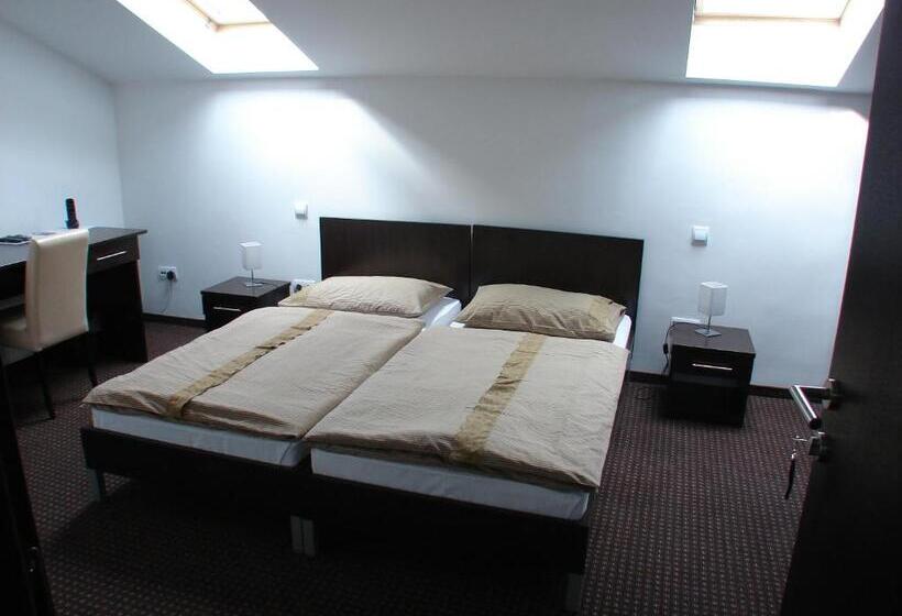 Номер Стандарт Трехместный, Rooms Levicki