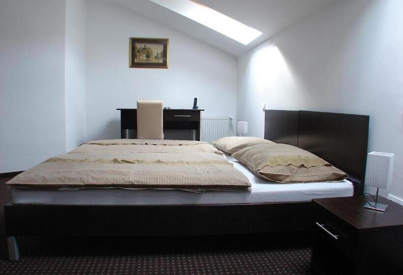 Номер Стандарт Трехместный, Rooms Levicki