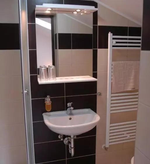 Standard Neljän Hengen Huone, Rooms Levicki
