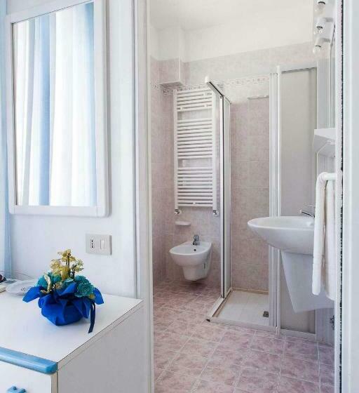 Pokój Rodzinny Widok Boczny Morze, Sanremo