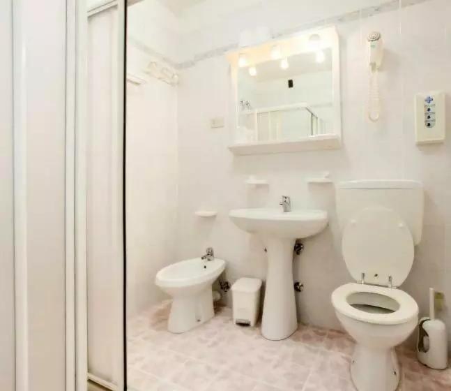 Standard Yhden Hengen Huone Parveke, Sanremo