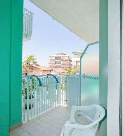 Standard Yhden Hengen Huone Parveke, Sanremo
