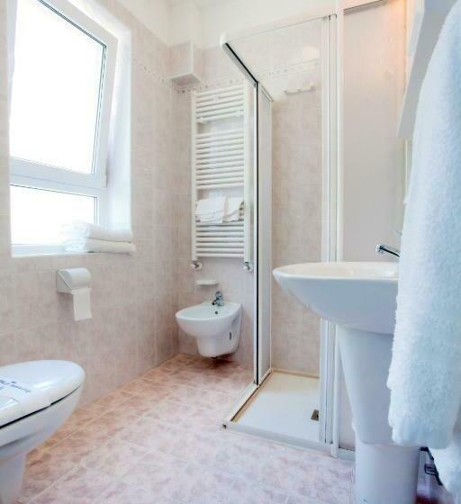 Pokój Rodzinny Widok Boczny Morze, Sanremo