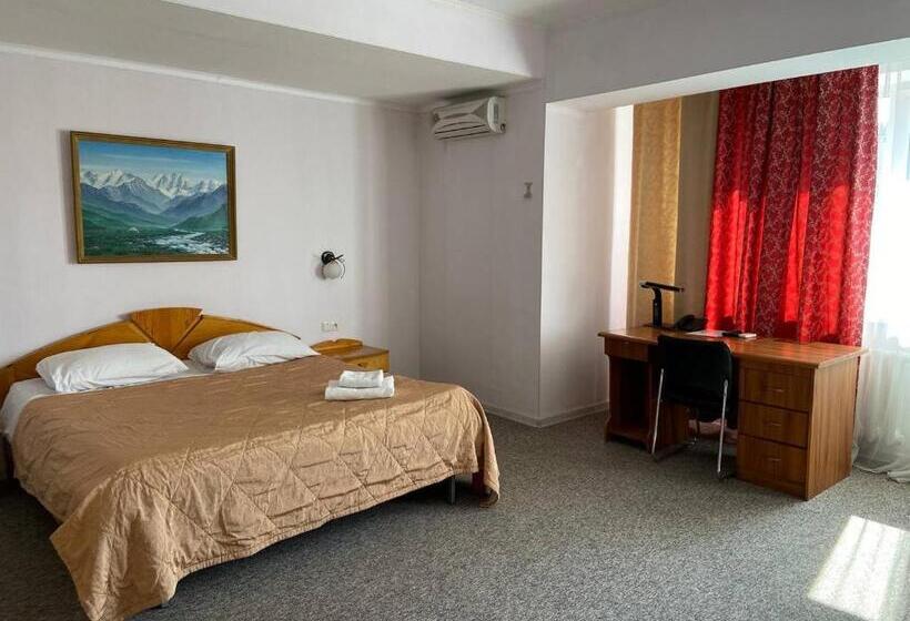 اتاق لوکس, Silk Road Lodge