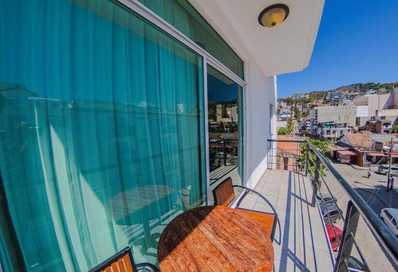 带一个卧室和一个阳台的海景公寓, Suites Nadia Puerto Vallarta