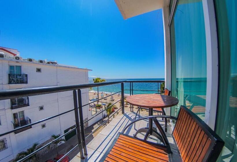 带一个卧室和一个阳台的海景公寓, Suites Nadia Puerto Vallarta