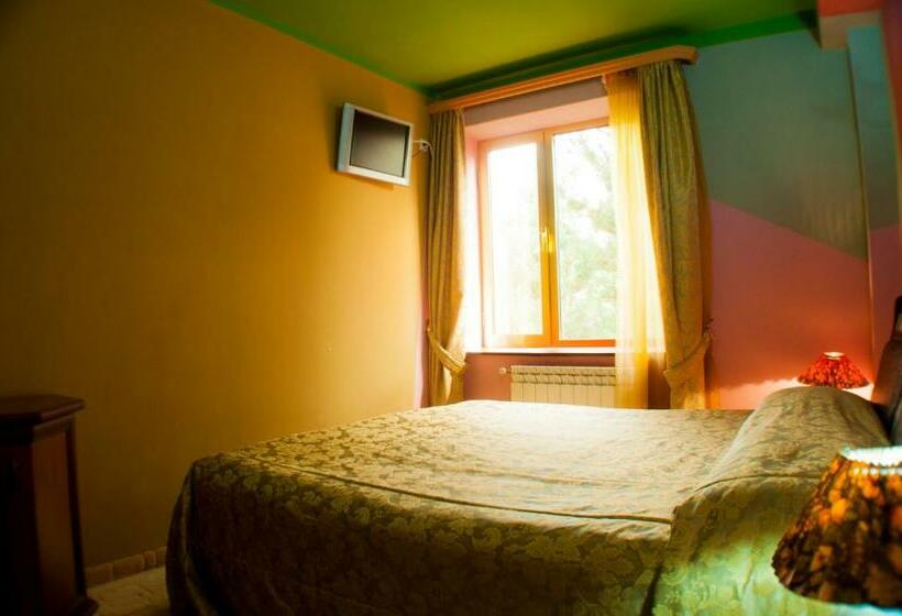 اتاق خانوادگی, World Of Gold