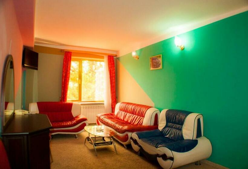 اتاق خانوادگی, World Of Gold