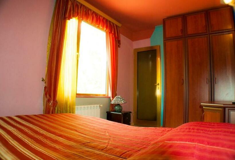 اتاق خانوادگی, World Of Gold