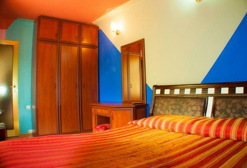 اتاق خانوادگی, World Of Gold