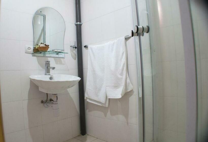 اتاق خانوادگی, World Of Gold