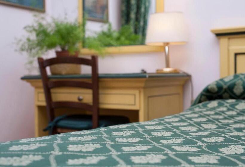 اتاق خانوادگی, Zaguri B&b