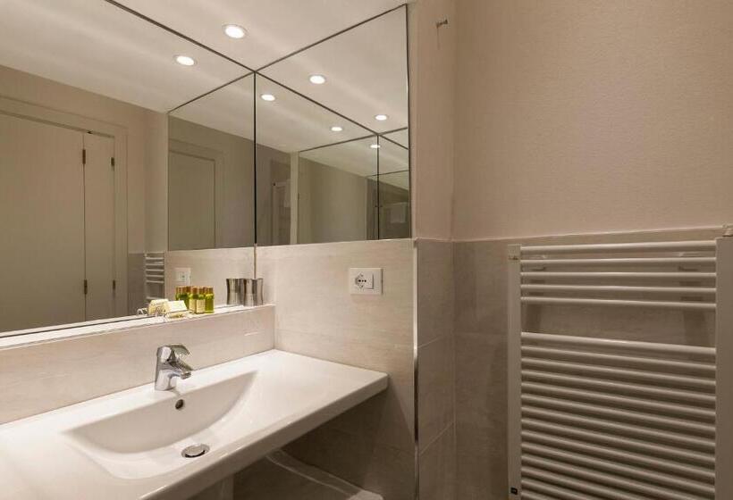 اتاق لوکس چهار تخته, Zaguri B&b