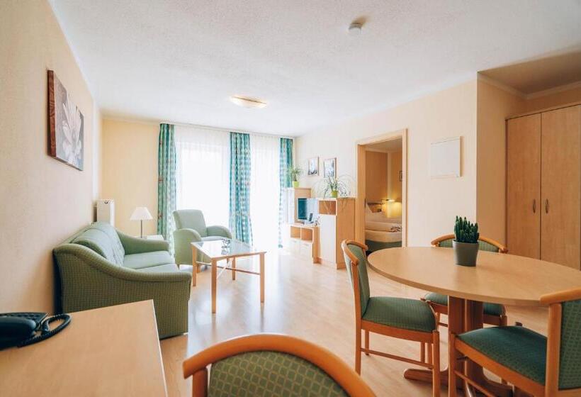 חדר קומפורט לשלושה, Abenstal