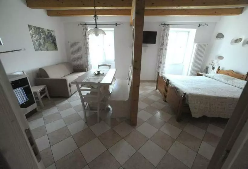 スタンダードスタジオ, Agriturismo Sol De Montalto