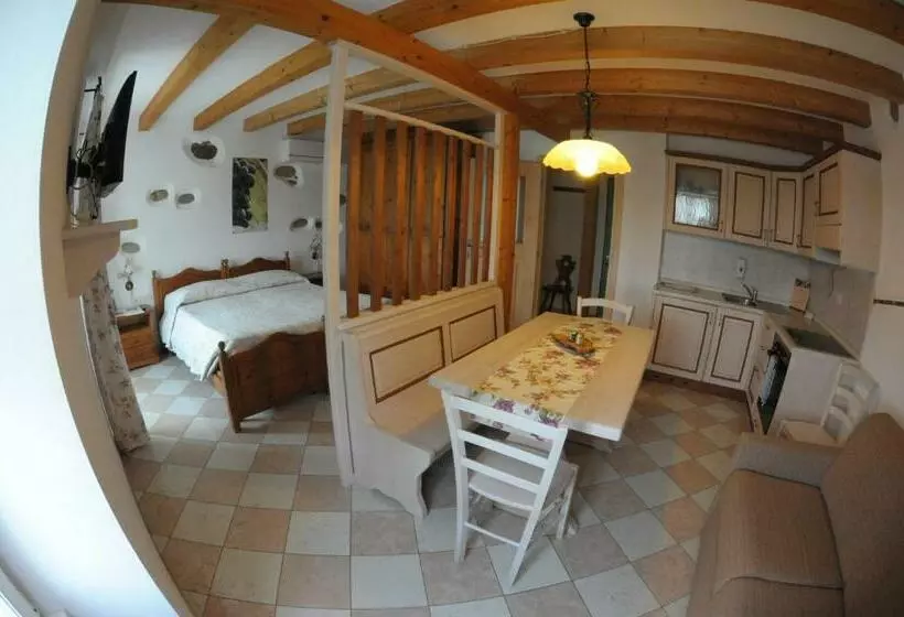 スタンダードスタジオ, Agriturismo Sol De Montalto