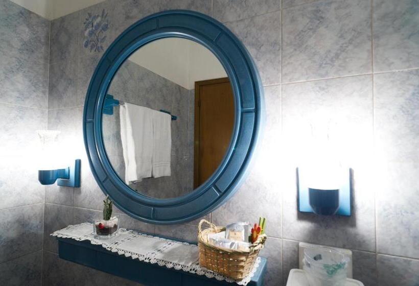 غرفة قياسية ثلاثية, Giardino