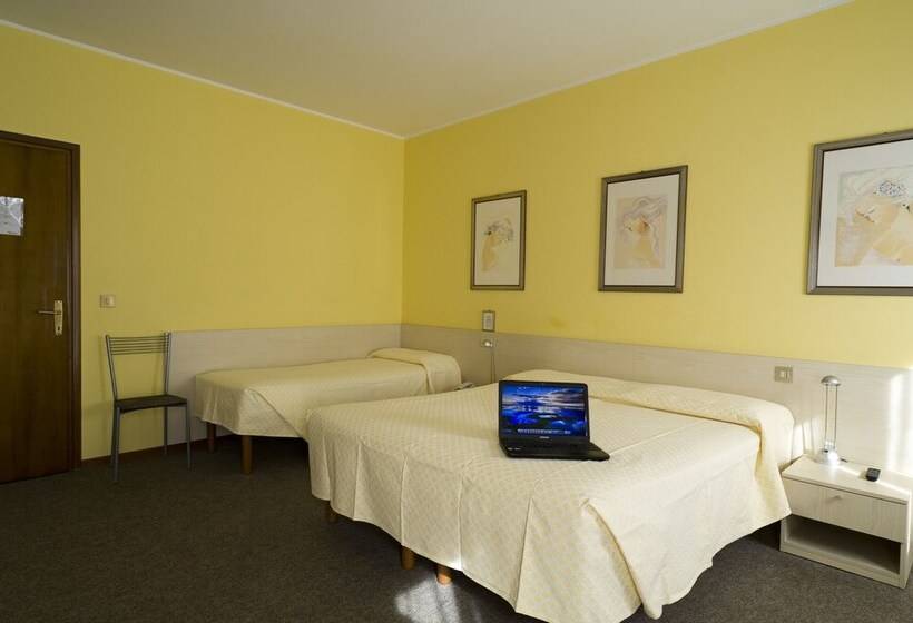 غرفة قياسية ثلاثية, Giardino