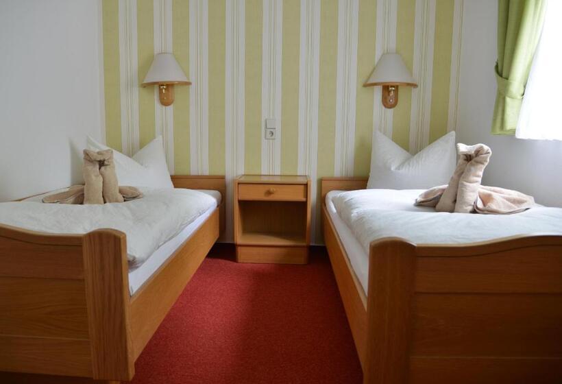 スタンダード4人部屋, Goldene Krone