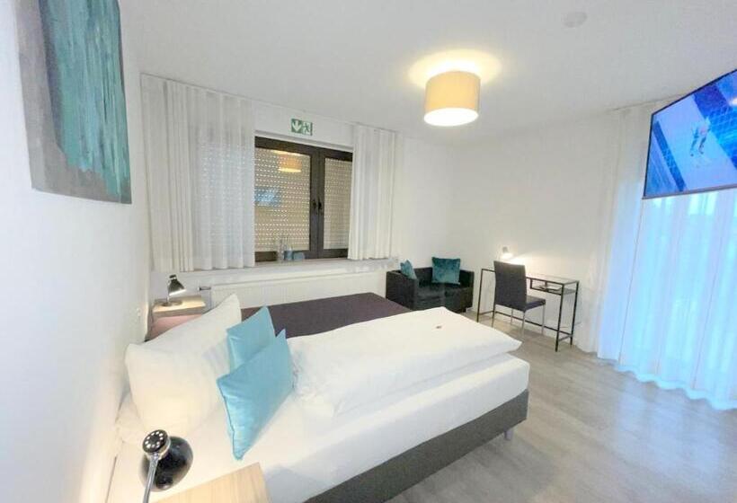 이코노미 룸, Hegemann Garni