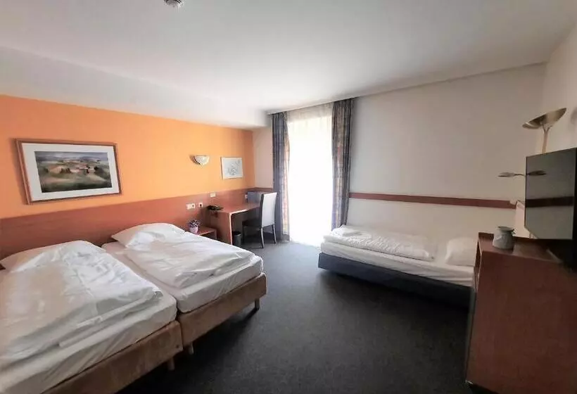 Standard Kolmen Hengen Huone, Parkhotel Kevelaer