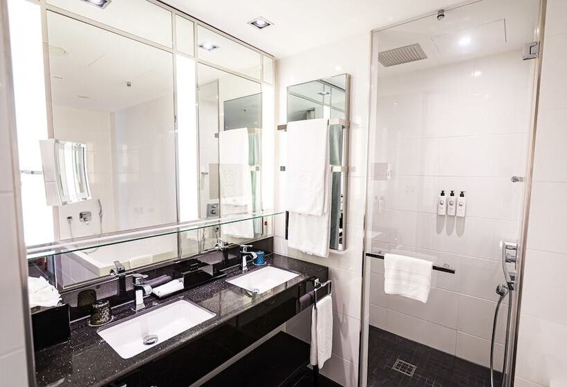 جناح جونيور, Sofitel Frankfurt Opera