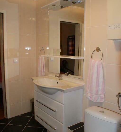 غرفة قياسية ثلاثية, The Burgklause Boutique