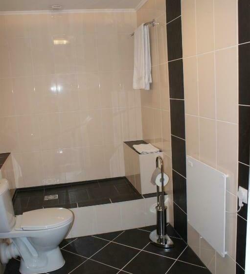 غرفة قياسية ثلاثية, The Burgklause Boutique