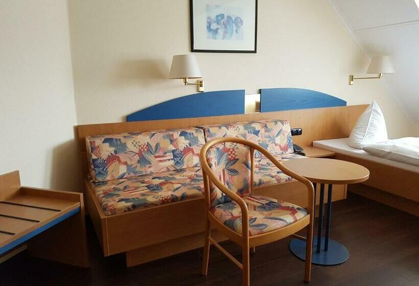 Номер Стандарт Индивидуальный, Zum Anger